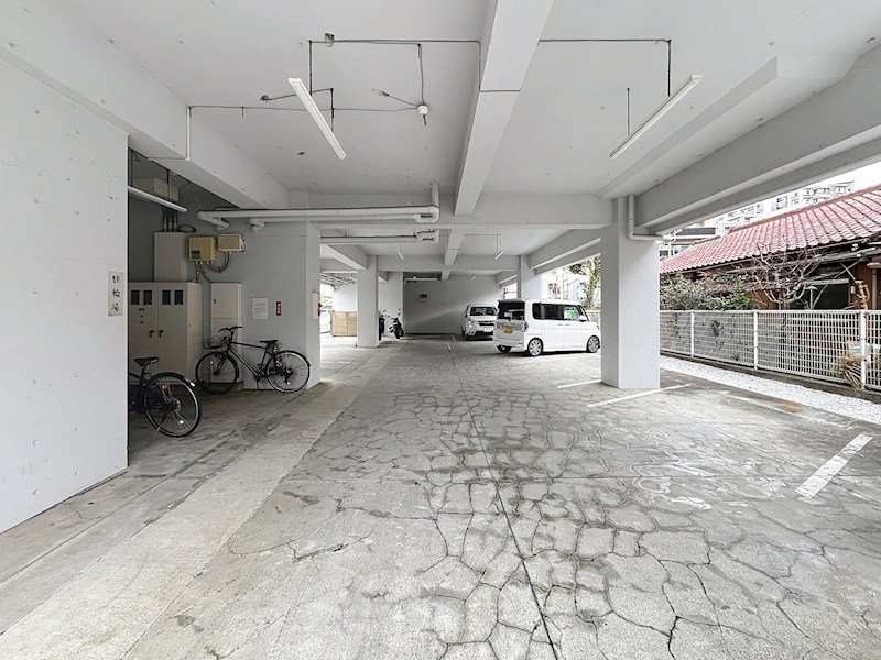 ハイムスワン 駐車場