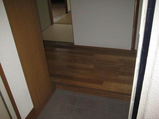 メゾンヒーロー 玄関