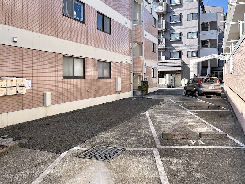 グランドパレス松山 駐車場