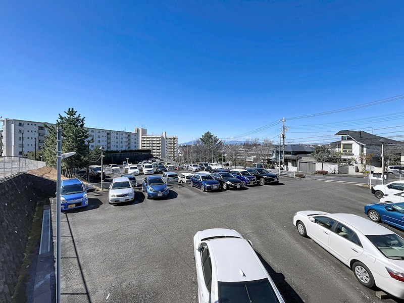 青葉台住宅団地１２号棟 駐車場