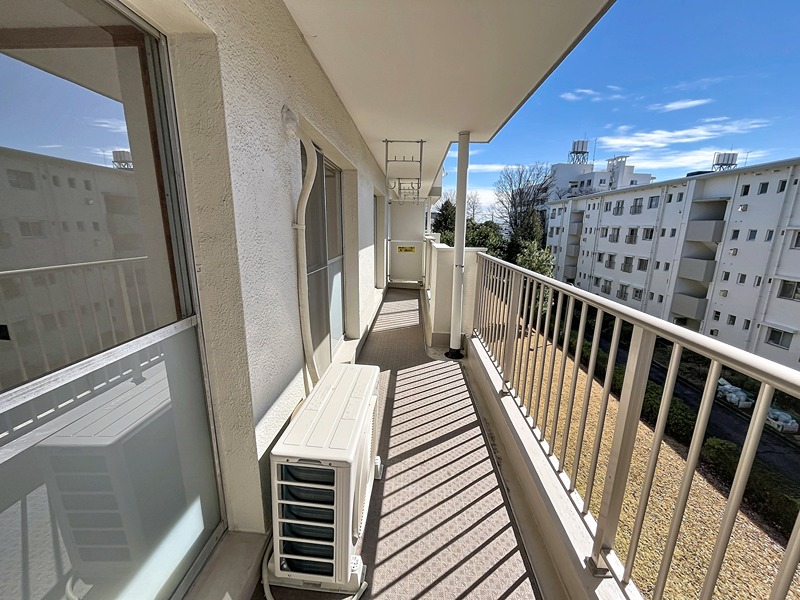 青葉台住宅団地１２号棟 ベランダ