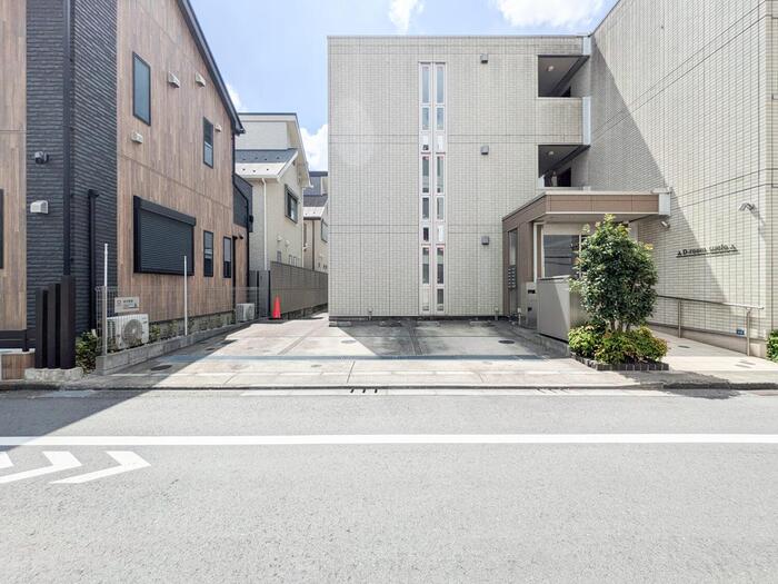 D-room Suelo 駐車場