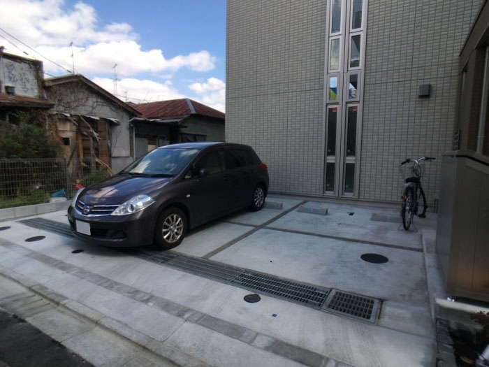 D-room Suelo 駐車場