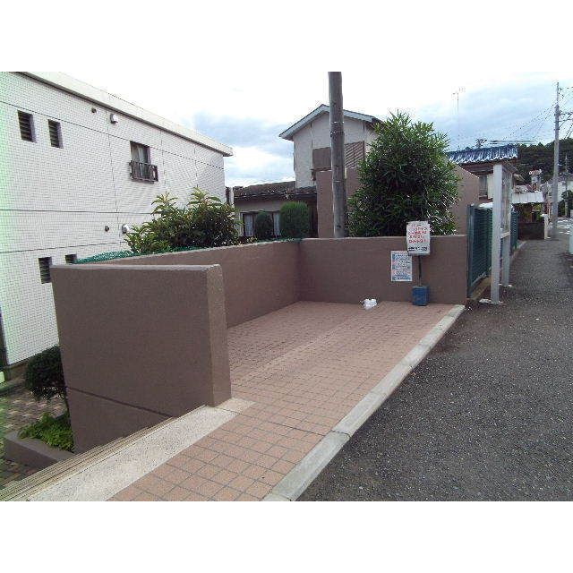 ブランハイツ長津田 駐車場