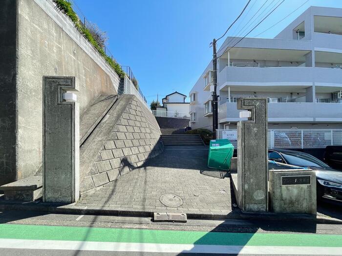 プレシール青葉台 エントランス