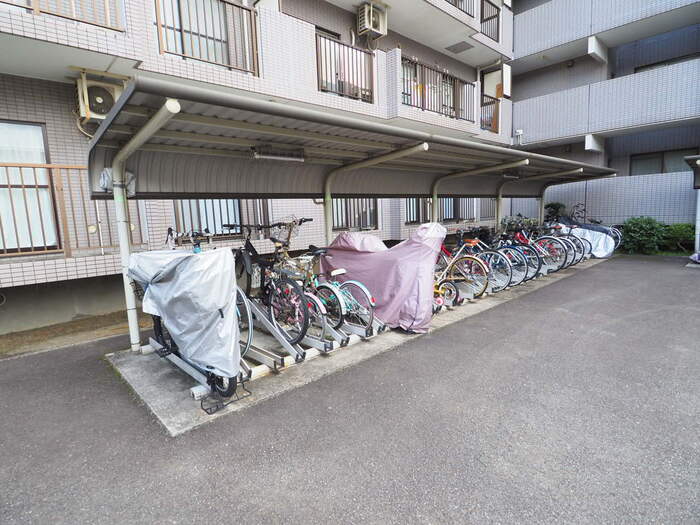 レジデンス新百合ヶ丘　B棟 駐車場