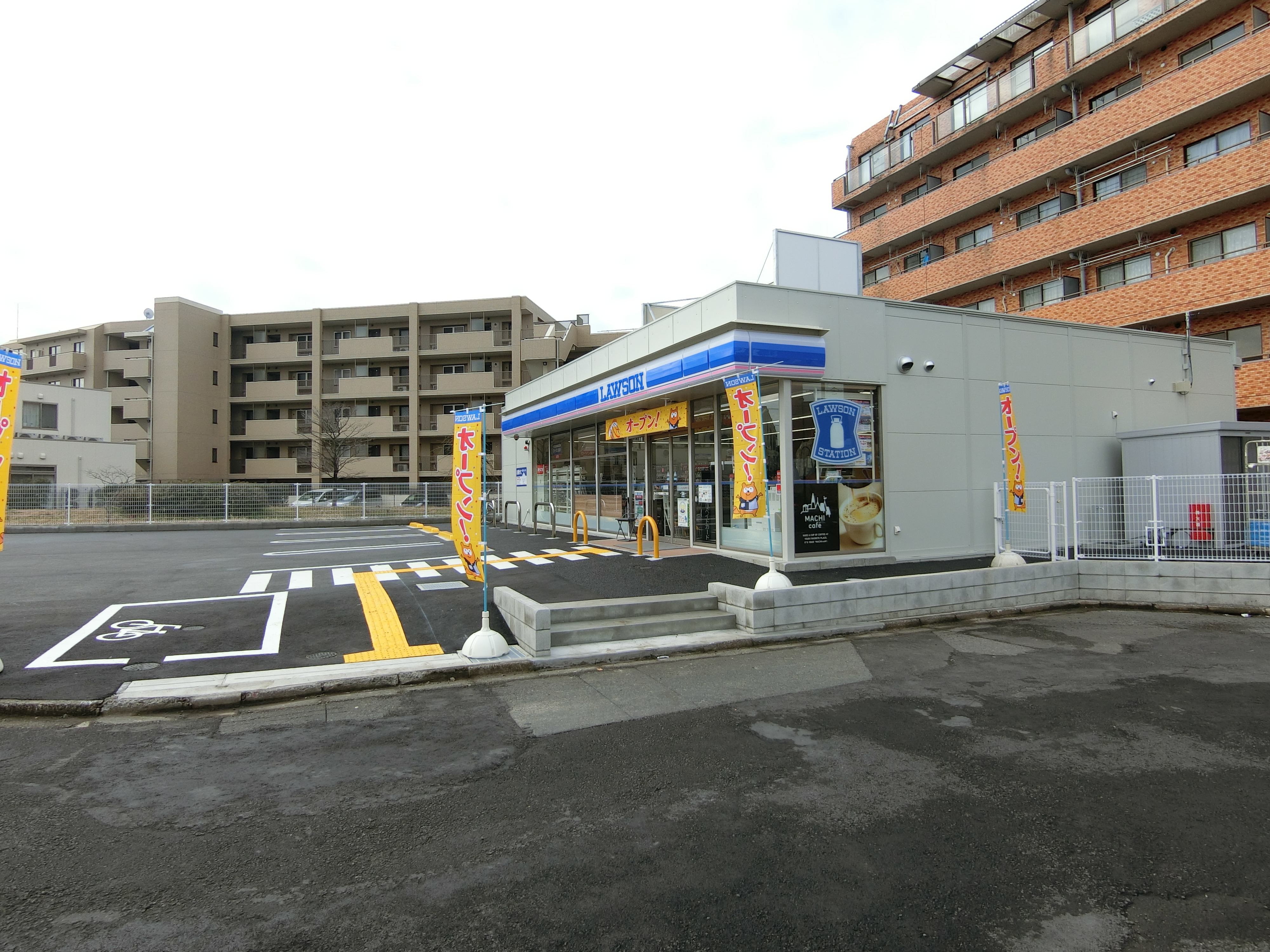 フレンドポート南町田第１ コンビニ