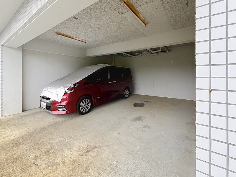 ホワイトパレス 駐車場