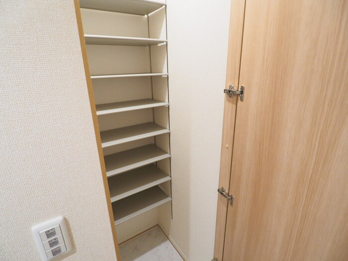 コンフォート新治 玄関