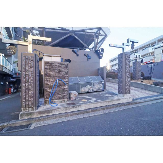 ライムライト松風台３ 駐車場