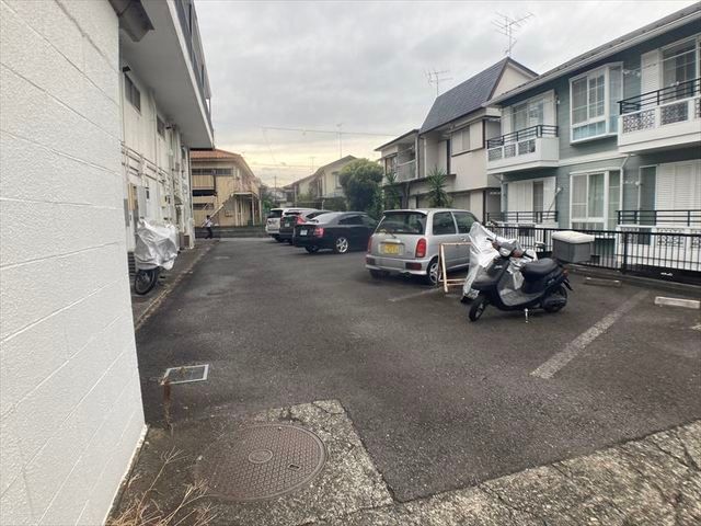 コンフォート南成瀬 駐車場