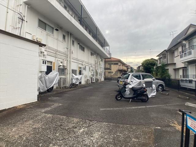 コンフォート南成瀬 駐車場