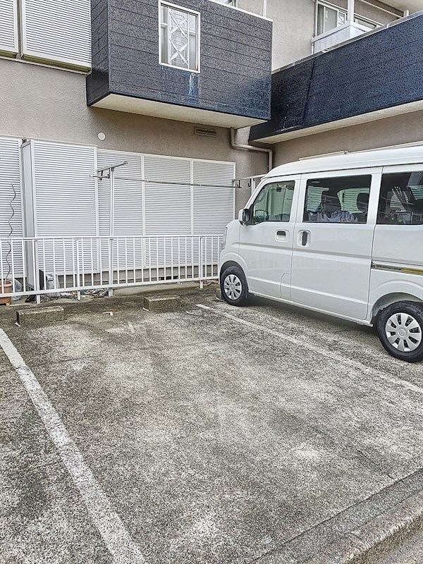 ホワイトホート 駐車場