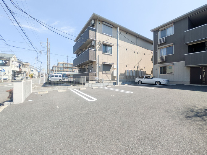 クレストテラス 駐車場