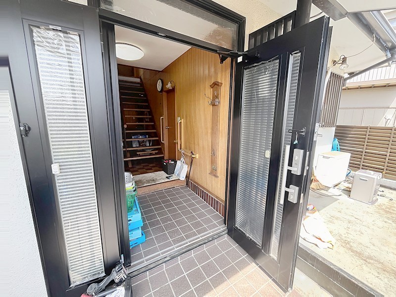 西成瀬1丁目貸戸建て 玄関