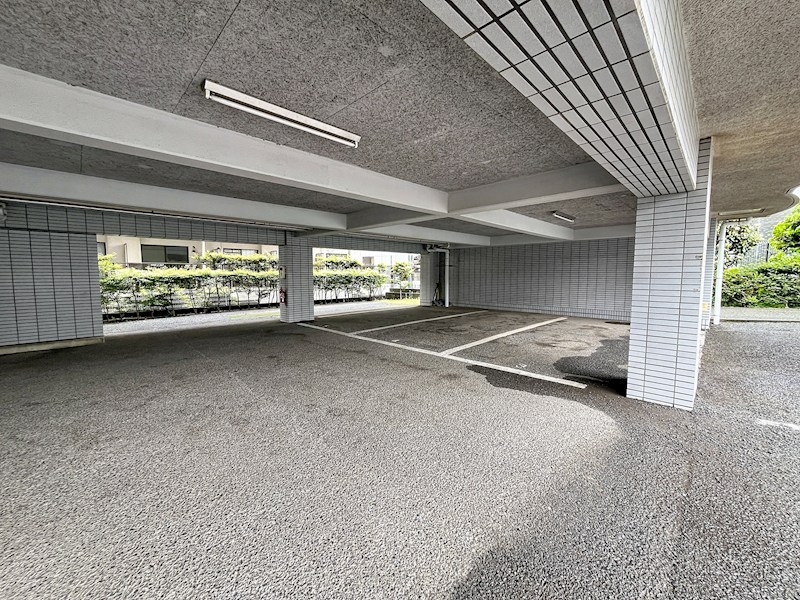 アルシヨン悠々 駐車場