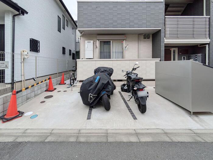 プラティア 駐車場