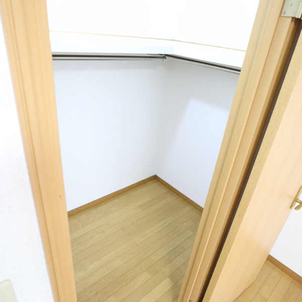 K.M.H.COURT FORST B  収納