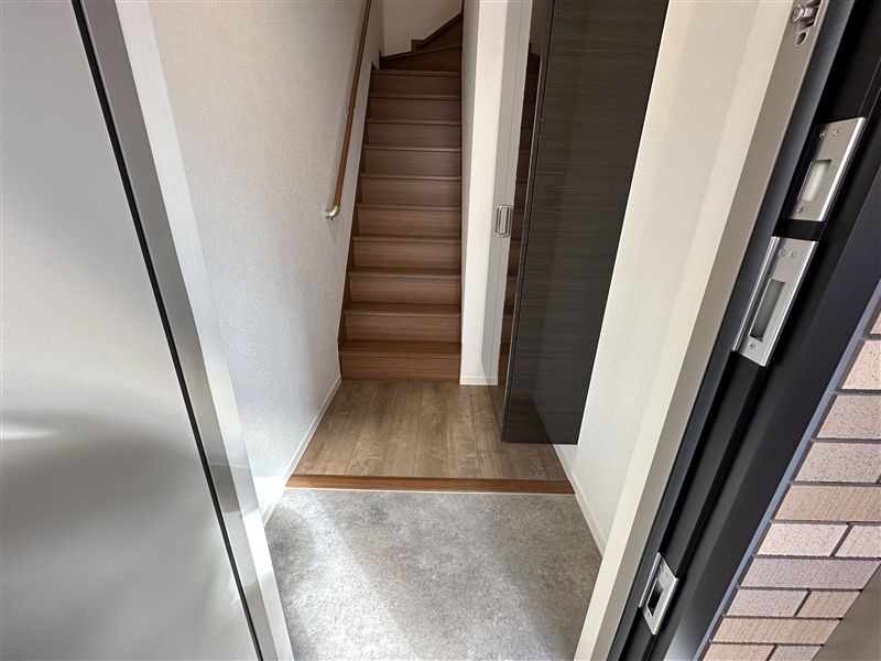 リッシュ旭町 玄関
