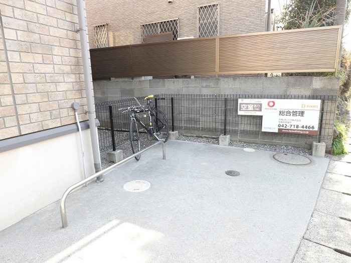 カーサウィルモア 駐車場