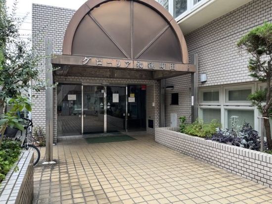 アカデミー・グローリア初穂町田合同ビル エントランス
