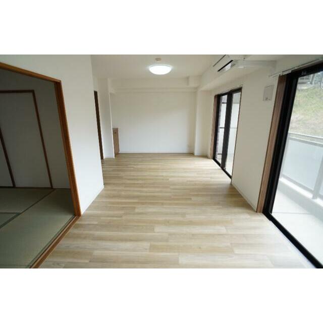 Ｔ’ｓ　ｇａｒｄｅｎ横浜岸根公園 リビング