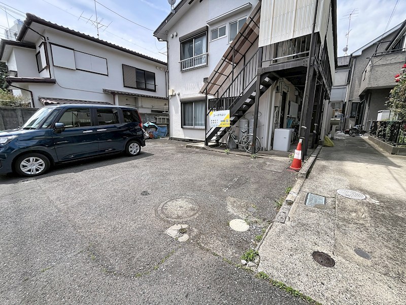 コーポやよい 駐車場