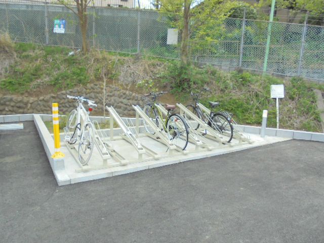 リブリ・アルモ 駐車場