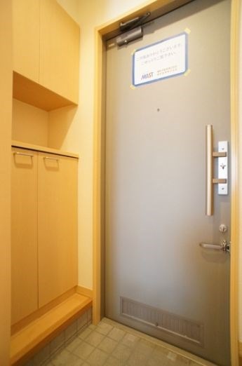 イーグリットＨ 玄関