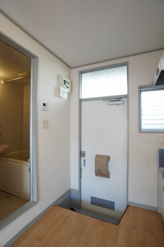 弦巻ガーデンハイムB棟 玄関