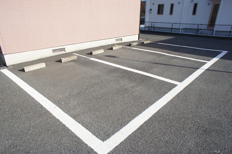 サニーヒルズＢ棟 駐車場