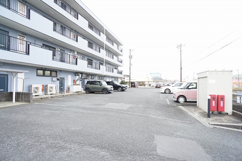 ラーゼンパラスト 駐車場