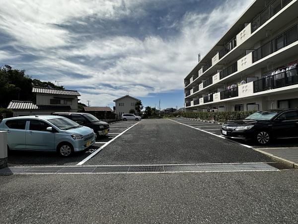 REⅡマンション 駐車場