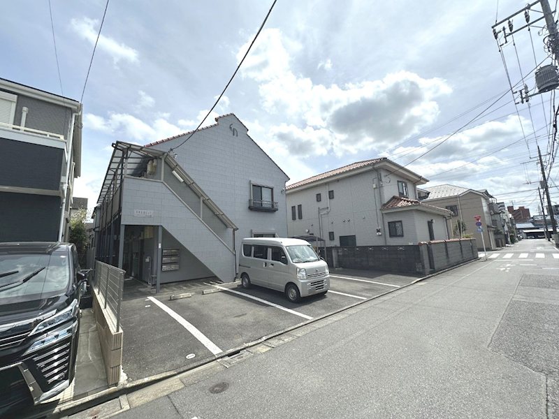 アーネスト 駐車場