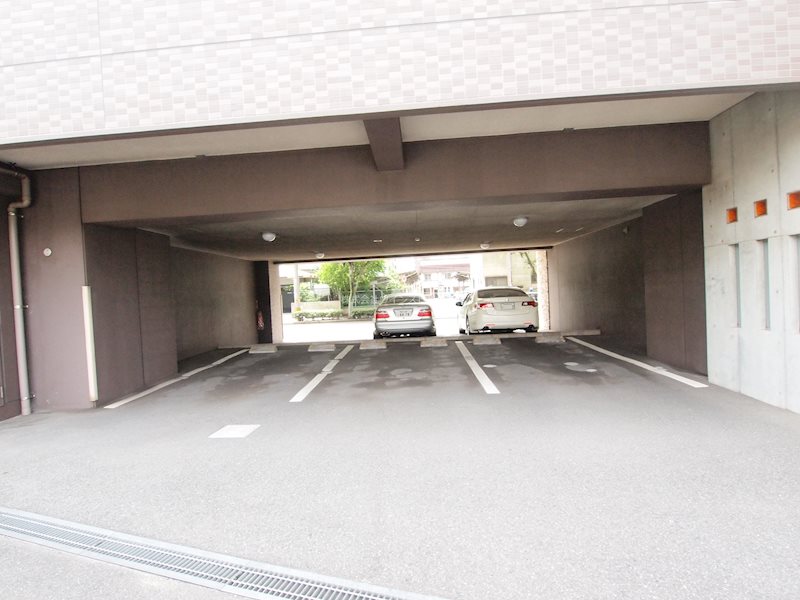 フェルト716 駐車場