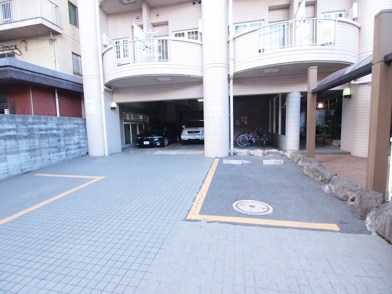 オリエンタル江南町 駐車場