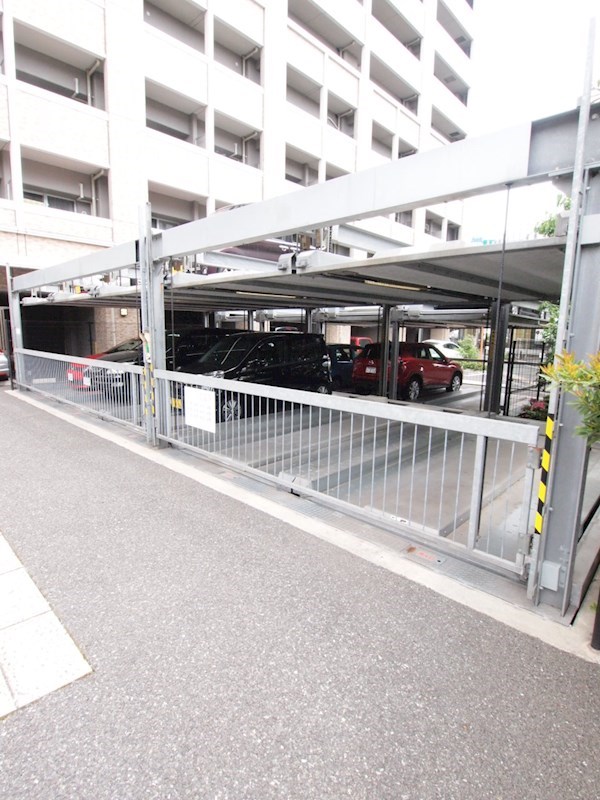 リード大手町 駐車場