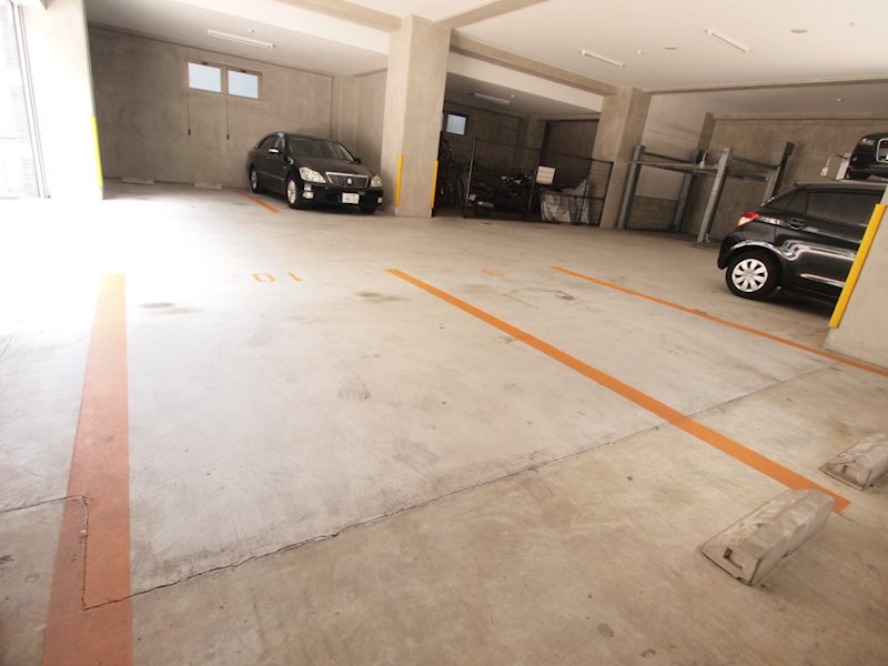堺町センタービル 駐車場