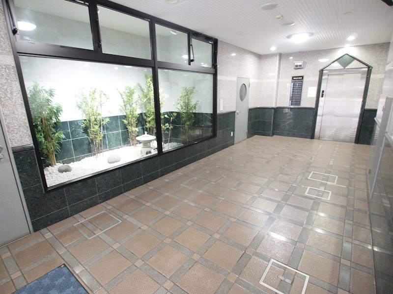 ロイヤルセンターBLD エントランス