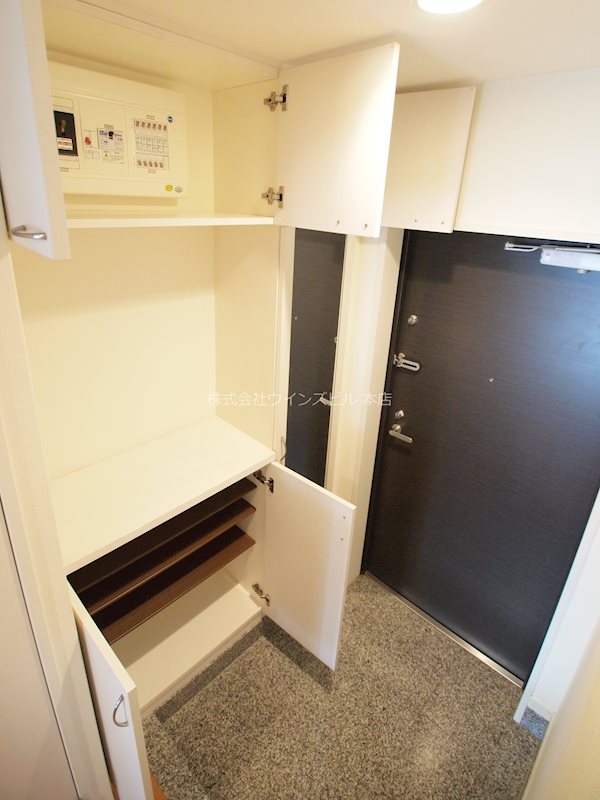シャトレ大手町N棟 玄関