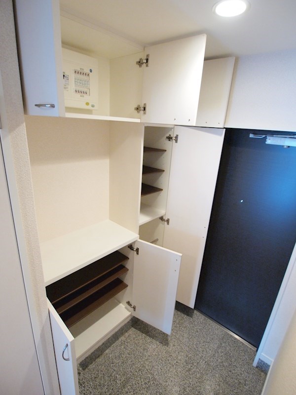 シャトレ大手町N棟 玄関