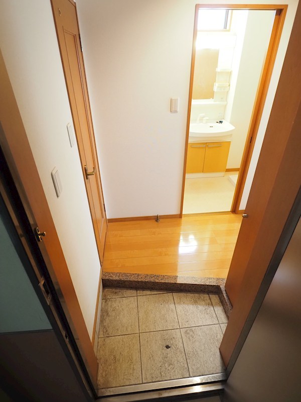 プラスビル 玄関