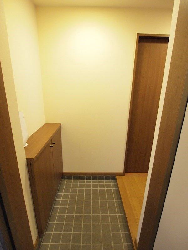 オールセインツ 玄関
