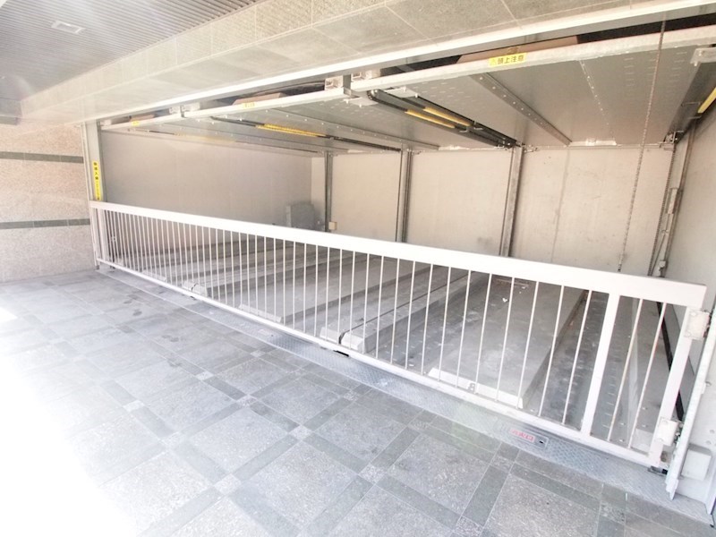 ロイヤルキャッスル 駐車場