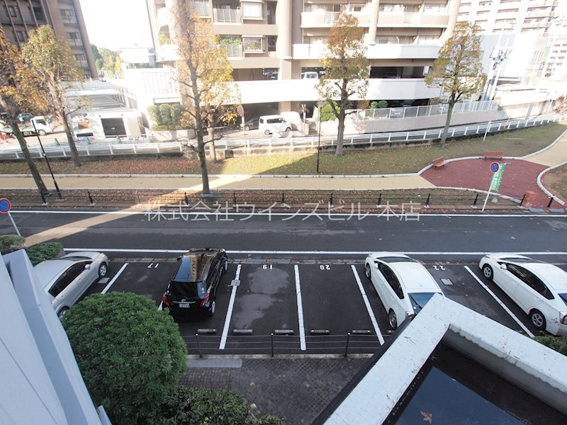 コートハウス大手町 駐車場