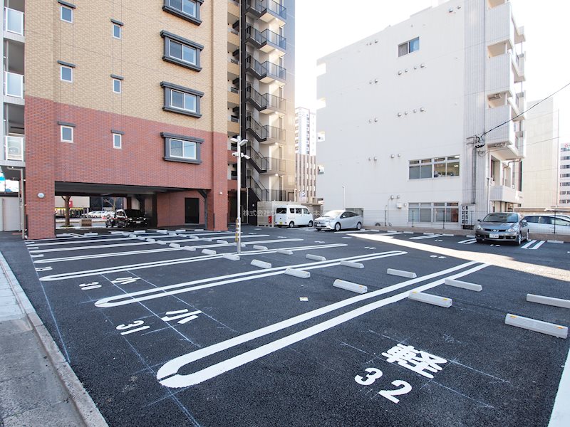 ギャラクシーヴィーラブライト 駐車場