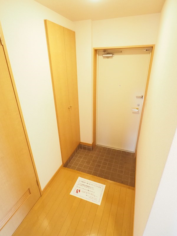 ニューシティアパートメンツ南小倉Ⅰ 玄関