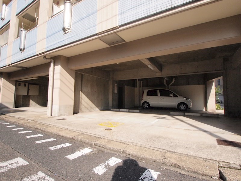 片野タカヤコーポレーションビル 駐車場