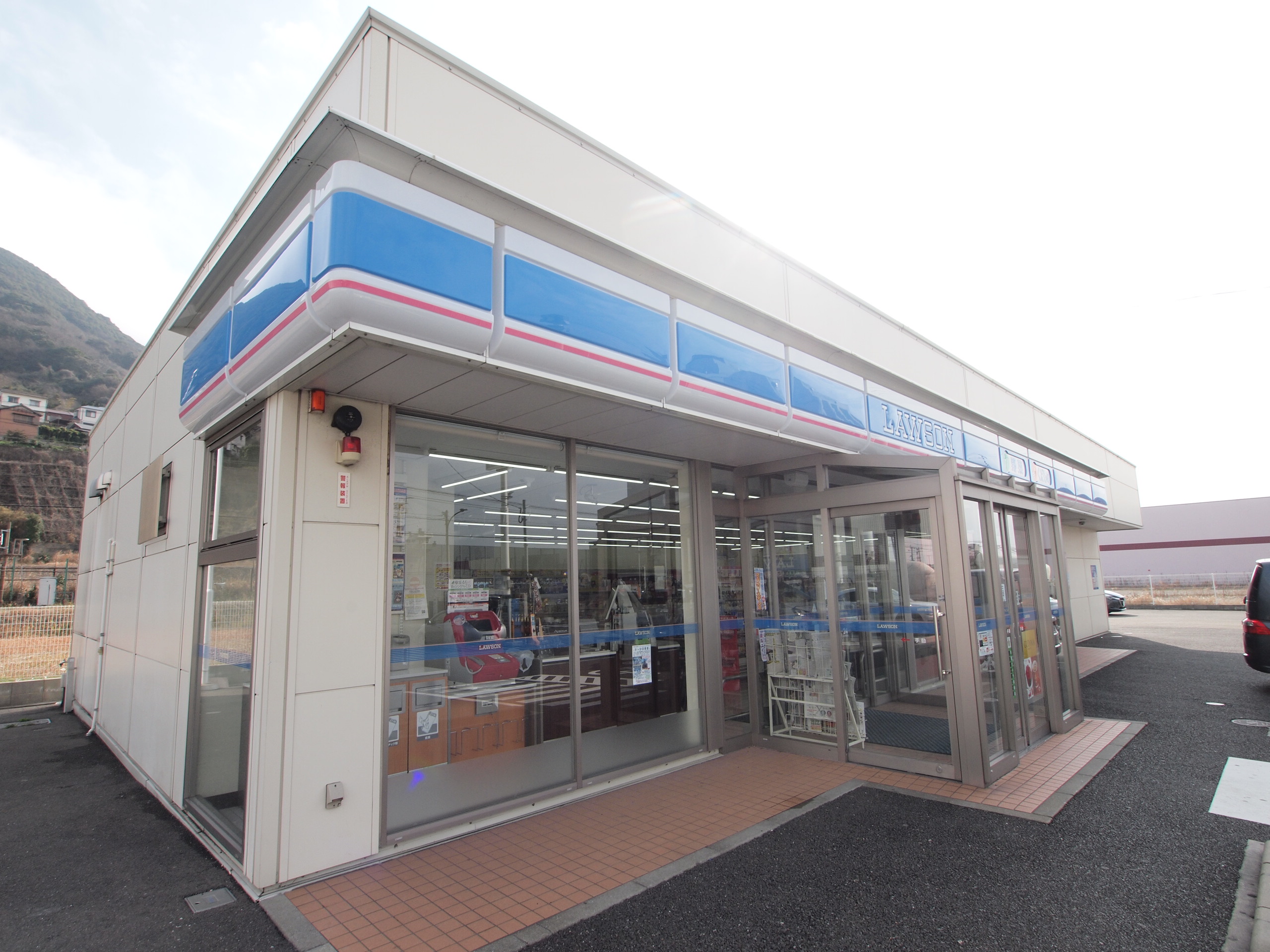 ロイヤルシーサイドテラス コンビニ