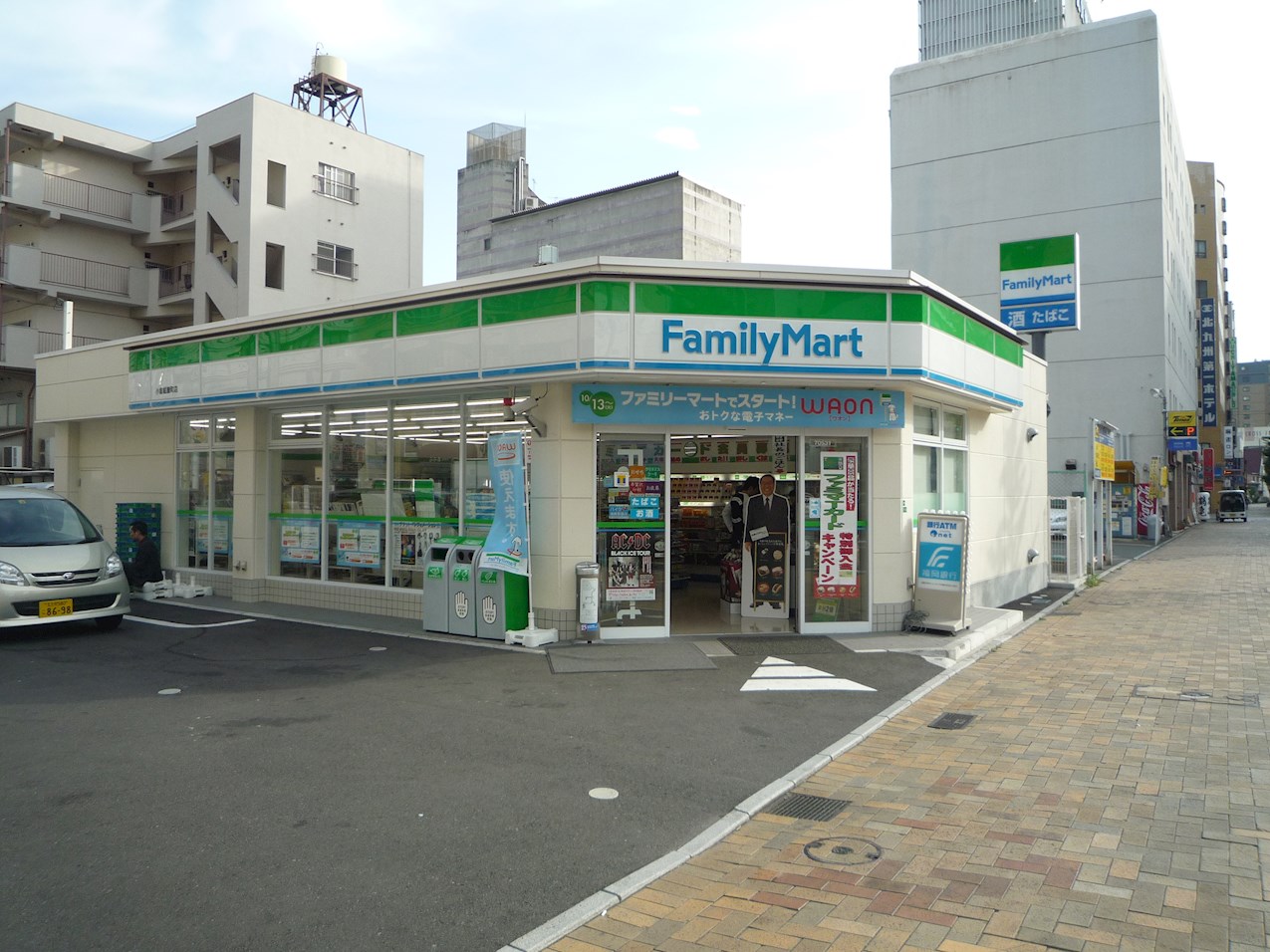 ERIOS COURT 中津口 コンビニ